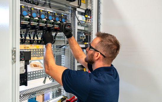 Geräteprüfung nach DGUV V3 durch energietec connect GmbH